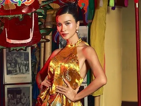 NSƯT Kim Tuyến quyến rũ với áo yếm