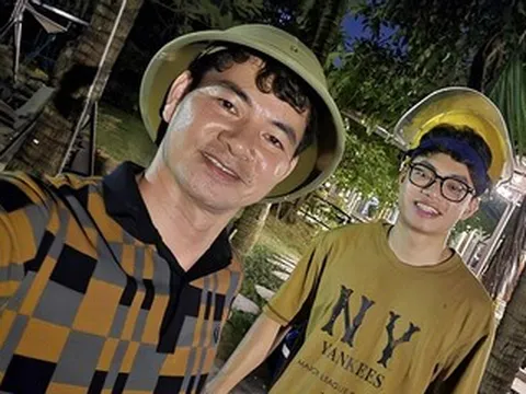 Cục trưởng Xuân Bắc và con trai dọn cây chống bão, Mỹ Tâm xinh như công chúa