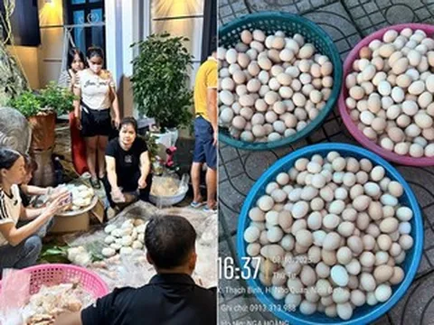 Người dân nấu cơm, chạy xe xuyên đêm cứu trợ vùng ngập Thái Nguyên