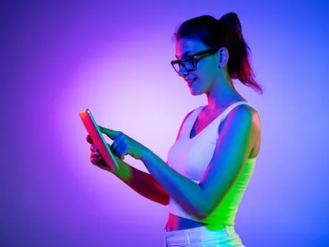 8 mẹo đơn giản bảo vệ da trước ánh sáng xanh