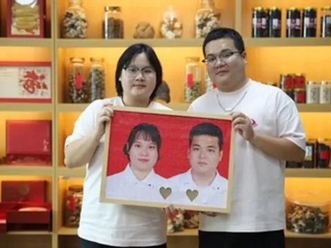Cặp vợ chồng giống nhau như 2 giọt nước, cộng đồng mạng đến tận nơi 'xem'