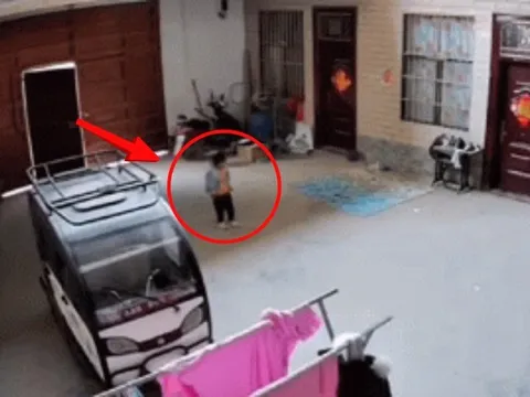 Vừa lên thành phố đi làm, mẹ trẻ lập tức lái xe 10 tiếng trở về nhà khi chứng kiến đoạn video của con gái