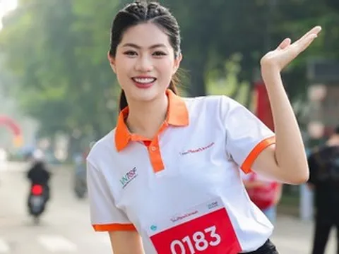 Sắc vóc đáng ngưỡng mộ của Hoa khôi Vũ Hương Giang dù đã là mẹ 2 con