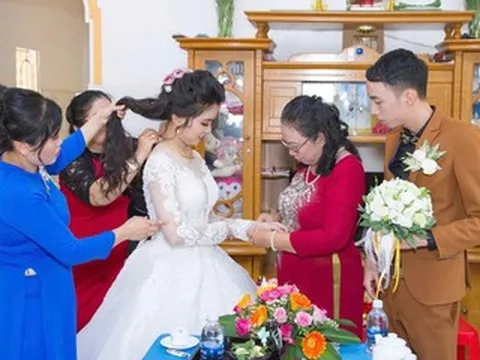 Mẹ kế đi mót lúa nuôi 2 con chồng khôn lớn và cái kết khiến ai cũng rưng rưng