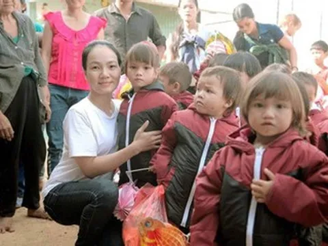 Người phụ nữ nhỏ bé ở Đà Nẵng mang 'hơi ấm người dưng' đến từng mái nhà nghèo