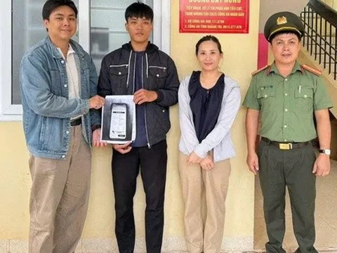 Nam thanh niên bất ngờ nhận được 879 lượt chuyển tiền với nội dung thưởng năng suất
