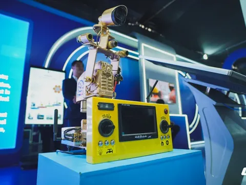 Giữa rừng giải pháp an ninh mạng phi vật lý, robot phun nước vệ sinh đường điện của EVN "nổi bật giữa đám đông"