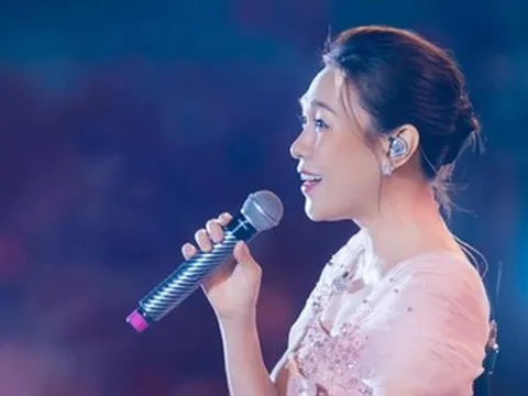 Hà Kiều Anh tự hào về con gái xinh đẹp, Mỹ Tâm xinh đẹp tuổi 44