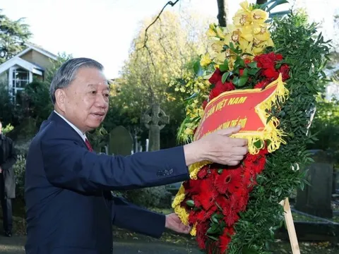 Tổng Bí thư Tô Lâm viếng mộ Karl Marx tại London