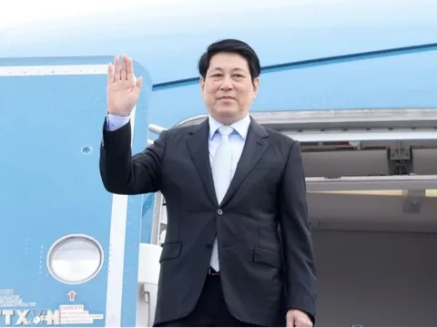 Chủ tịch nước Lương Cường lên đường dự Tuần lễ cấp cao APEC 2025