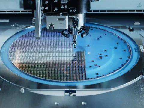 "Ngon ăn lại hóa ê chề": Trung Quốc lén tháo máy quang khắc để copy, ai ngờ bị hỏng phải gọi người đến sửa?