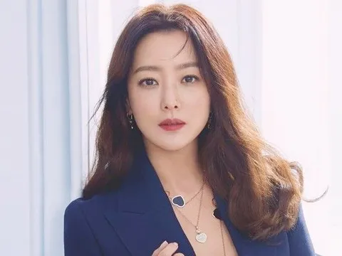 "Đệ nhất mỹ nhân Hàn Quốc" khiến chồng ghen tuông vì nụ hôn màn ảnh với Lee Min Ho