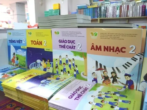 Đại biểu đề xuất xây dựng bộ SGK có thể tái sử dụng nhiều năm