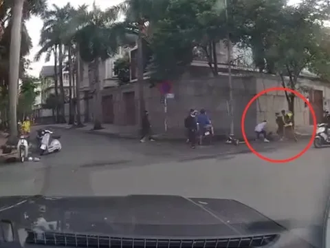 Nam sinh co giật sau trận ẩu đả giữa giao lộ ở TP.HCM