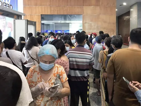 ATM lỗi cho rút tiền không giới hạn, người dân ồ ạt rút cả chục tỷ đồng