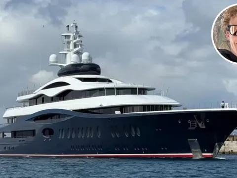 Chuẩn bị cho kỳ nghỉ đông, ông chủ của Facebook vừa chi gần 7 tỷ để 'đổ xăng' cho chiếc siêu du thuyền trị giá hơn 7.000 tỷ