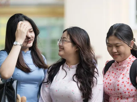 Tất cả giáo viên sẽ được hưởng hệ số lương đặc thù