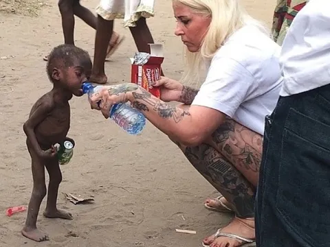 Cuộc đời mới của cậu bé trong bức ảnh chấn động thế giới