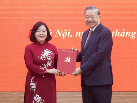 Bà Bùi Thị Minh Hoài giữ chức Bí thư Đảng ủy MTTQ, các đoàn thể Trung ương