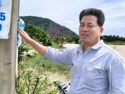 Người đàn ông 2 lần lao ra dòng lũ dữ cứu 5 người gặp nạn