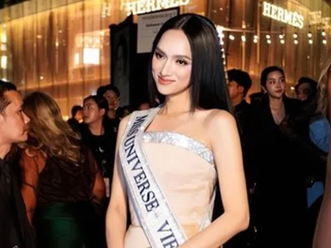 Ông Nawat xin lỗi sau scandal đe dọa thí sinh Miss Universe, Hương Giang tỏa sáng