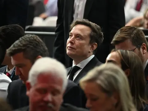 Elon Musk thách thức lật đổ Wikipedia