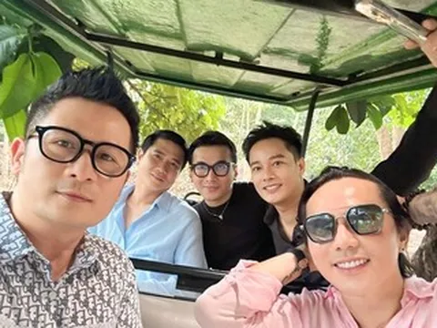 Đoàn Di Băng mếu máo khi công an khám nhà, Hồ Hoài Anh hiếm hoi lộ diện