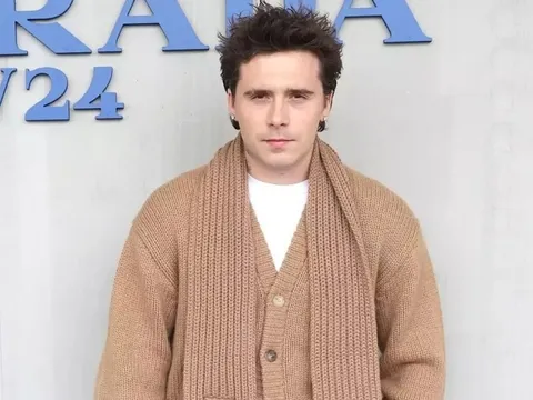 Không gian của Prada quá tẻ nhạt nhưng Brooklyn Beckham vẫn gây sốt