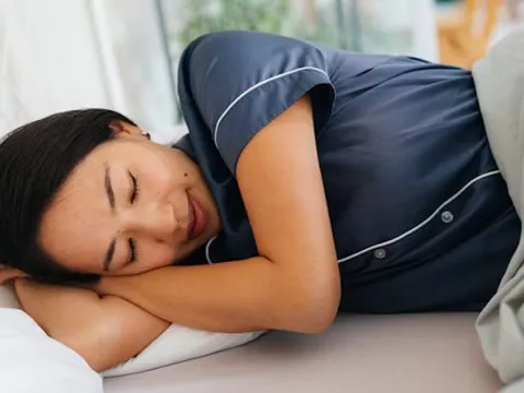 Mặc gì khi ngủ để có giấc ngủ ngon mỗi tối?