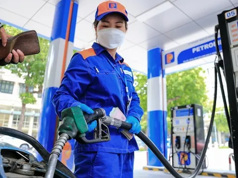 Giá xăng giảm