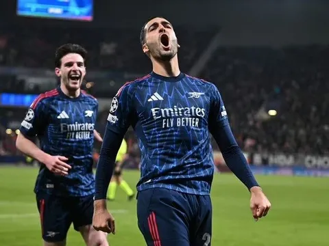 Một cầu thủ Arsenal bất ngờ được so sánh với huyền thoại Ronaldo