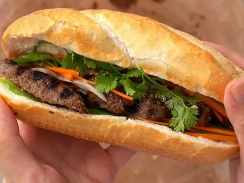 Hơn 40 người nhập viện nghi ngộ độc sau khi ăn bánh mì