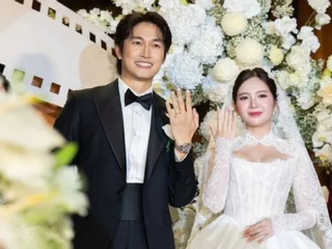 Diễn viên Ngọc Huyền xinh như công chúa trong đám cưới với Đình Tú