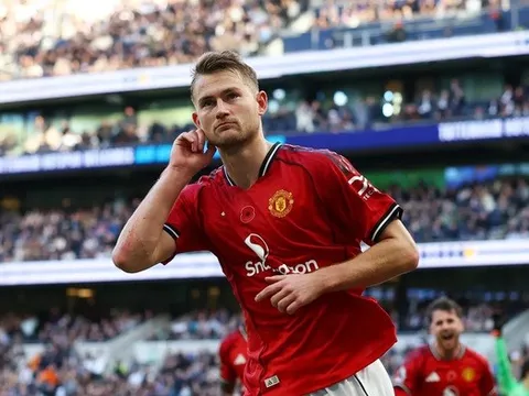 CĐV Man Utd khen De Ligt hết lời sau màn tỏa sáng rực rỡ trước Tottenham