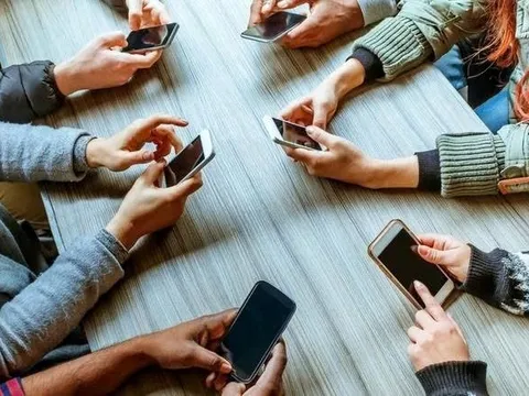 Google phát cảnh báo đến người dùng Android và iPhone