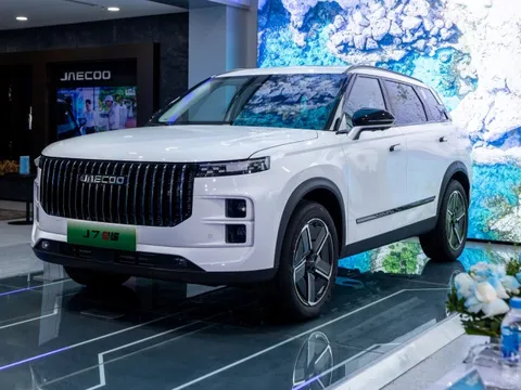 Thị trường ô tô Việt đang dần đổi luật chơi: “Ưu đãi kép” bị soán ngôi bởi “ưu đãi ba”