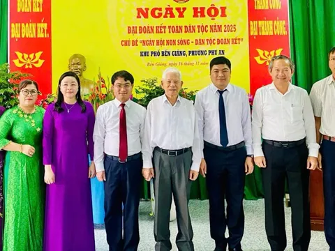 Nguyên Chủ tịch nước Nguyễn Minh Triết dự Ngày hội đại đoàn kết toàn dân tộc