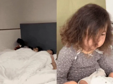 Cặp vợ chồng ngủ say không hay biết gì, hành động con gái làm với em sơ sinh ở góc giường khiến ai nấy nghẹn ngào