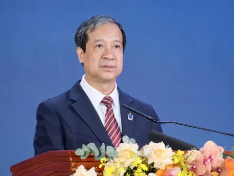 Bộ trưởng GD&ĐT: Mong nhà giáo luôn hạnh phúc với từng giờ lên lớp