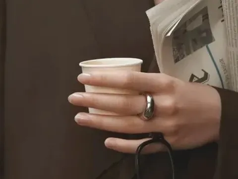 Nail màu nude trở thành xu hướng thống trị giới làm đẹp