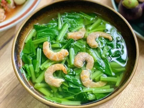 Loại rau đắt đỏ ở chợ Việt 50.000 đồng/bó, giàu canxi hơn sữa bò giúp trẻ cao lớn