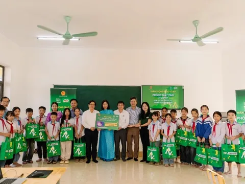 Nestle' trao tặng phòng máy tính giúp học sinh tiếp cận công nghệ