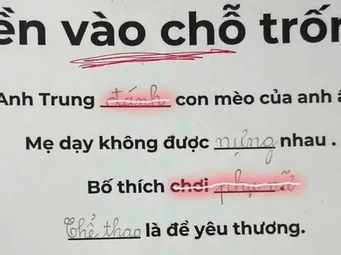 Cô giáo yêu cầu điền từ còn thiếu vào chỗ trống: "Bố thích chơi...", bật cười với đáp án của học sinh