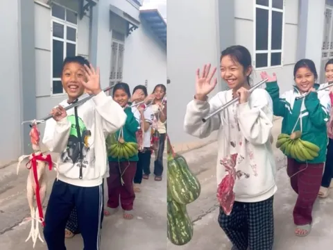 Học trò gánh thịt, cá, rau tặng cô giáo ngày 20/11