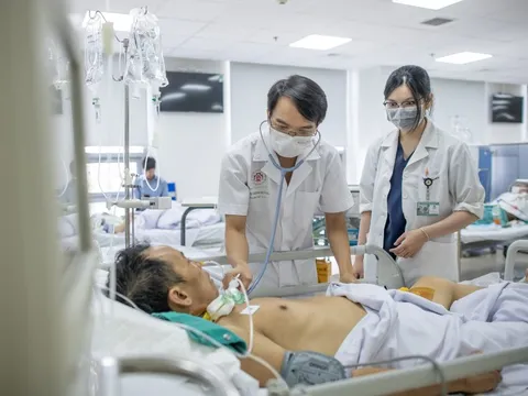 Tranh luận bác sĩ nội trú tương đương thạc sĩ