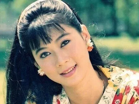 "Đệ nhất mỹ nhân" Diễm Hương bất ngờ về Việt Nam tái ngộ cùng bạn đồng khóa