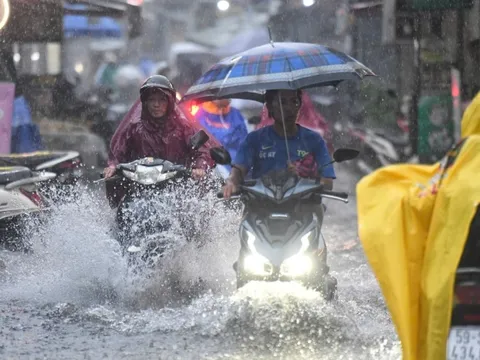 Cuối năm bão vẫn còn nhiều, có bất thường không?