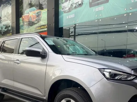 Mẫu SUV Nhật 7 chỗ giảm giá xuống ngang xe cỡ B