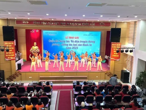 Sống khỏe không khói thuốc qua những điệu nhảy dân vũ