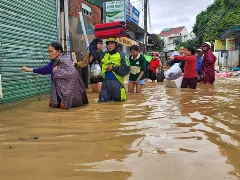 Khánh Hoà: Hỗ trợ mỗi học sinh vùng bị ngập lụt 300.000 đồng mua đồng phục